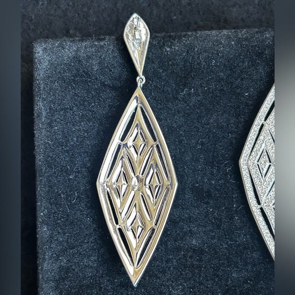 Stunning Crystal Earrings - new with tags - Picture 2 of 4